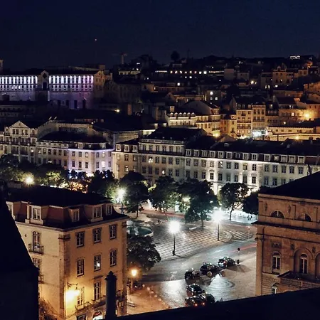 17 View In Downtown Old Лиссабон